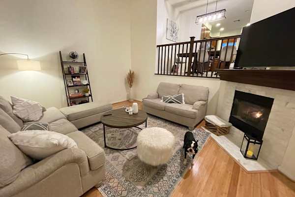 House sit in Los Angeles, CA, US