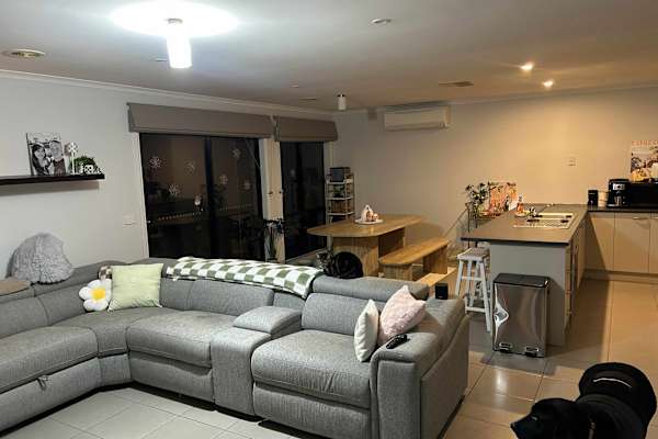 House sit in Cranbourne, VIC, Australia