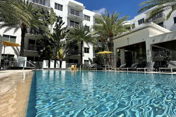 House sit in Hollywood, FL, US