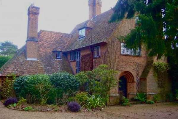 House sit in Ascot, United Kingdom