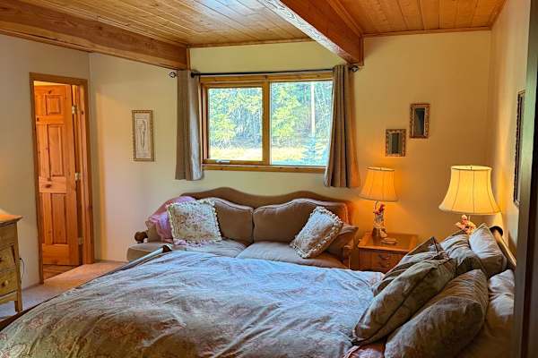 House sit in Golden, BC, Canada