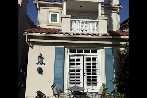 House sit in Seal Beach, CA, US