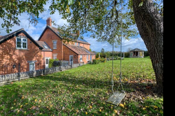 House sit in Pilton, United Kingdom