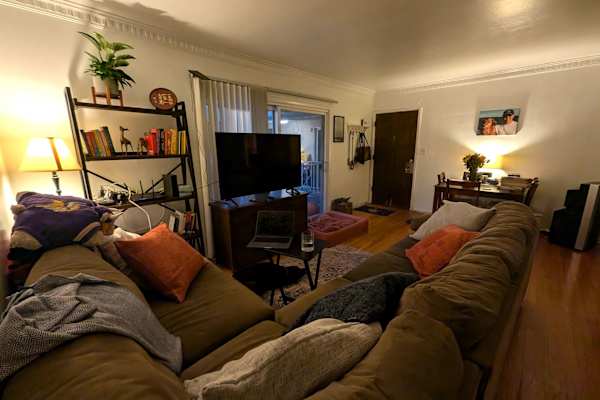 House sit in Los Angeles, CA, US