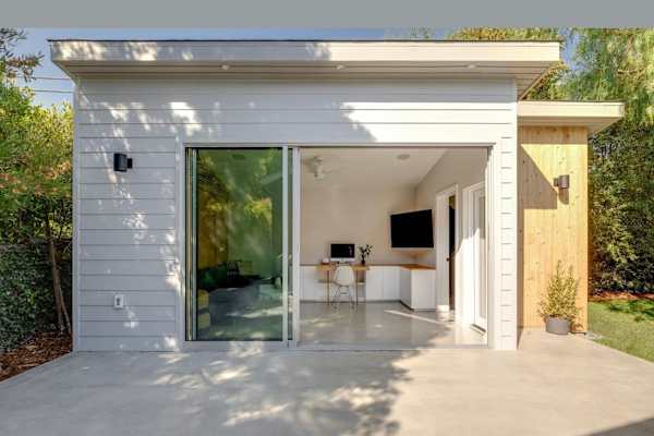 House sit in Culver City, CA, US