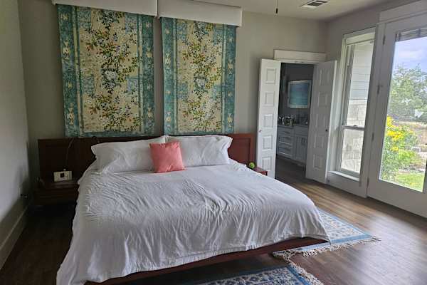 House sit in Spicewood, TX, US