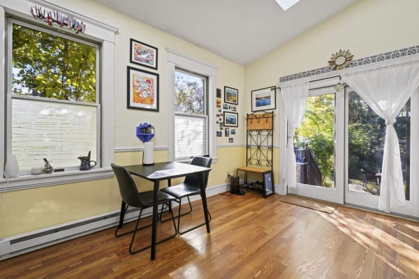House sit in Schenectady, NY, US