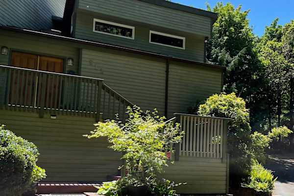 House sit in Langford, BC, Canada