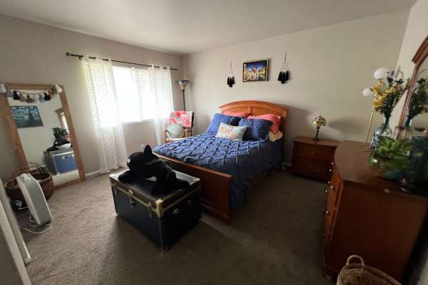House sit in National Harbor, MD, US