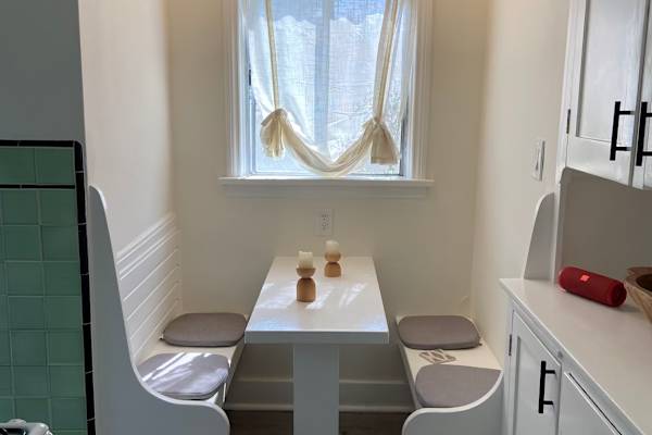 House sit in Los Angeles, CA, US