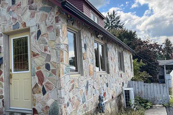 House sit in Castlegar, BC, Canada