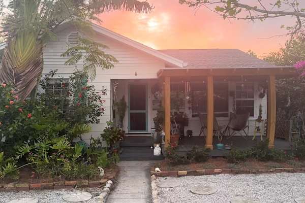 House sit in St. Petersburg, FL, US