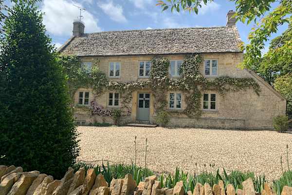 House sit in Bourton on the Water, United Kingdom