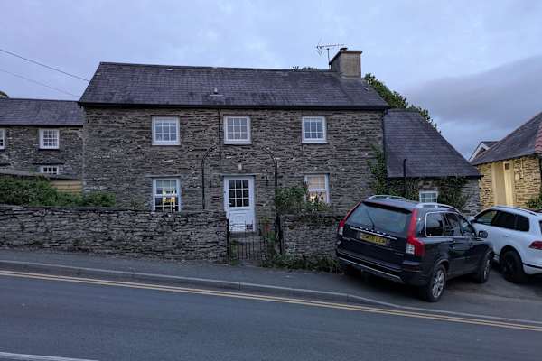 House sit in Newcastle Emlyn, United Kingdom