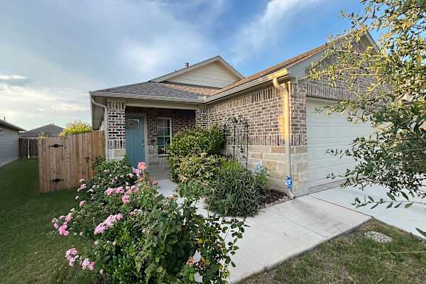 House sit in Bastrop, TX, US