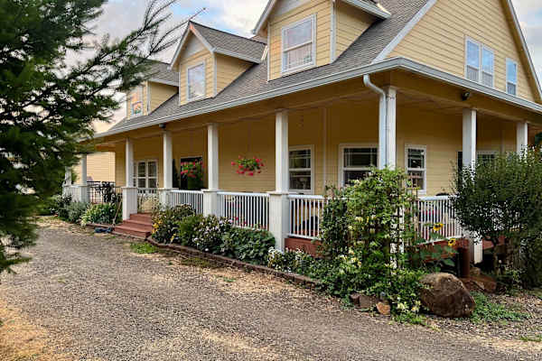 House sit in McMinnville, OR, US