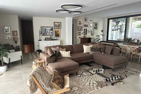 House sit in Athens, Greece