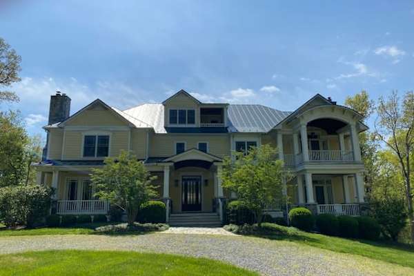 House sit in Middleburg, VA, US