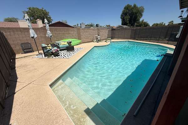 House sit in Phoenix, AZ, US