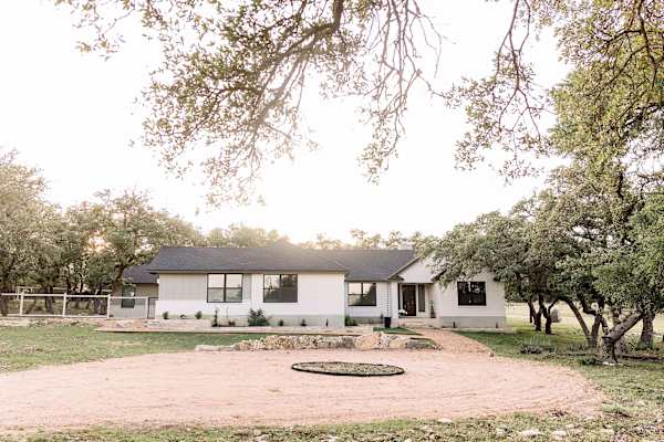 House sit in Dripping Springs, TX, US