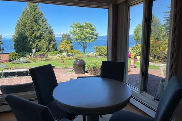 House sit in Qualicum Beach, BC, Canada