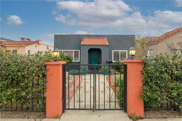 House sit in East Los Angeles, CA, US