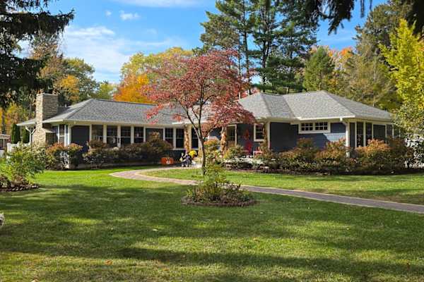 House sit in Union Pier, MI, US
