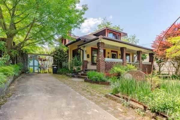 House sit in West Asheville, NC, US