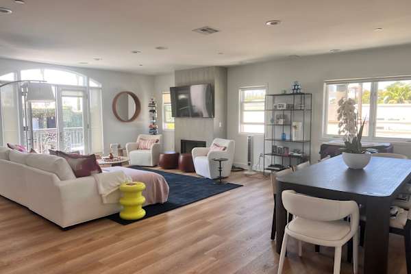 House sit in West Hollywood, CA, US