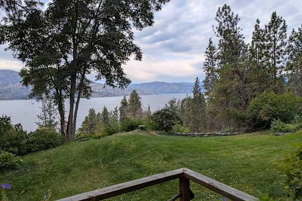 House sit in Peachland, BC, Canada