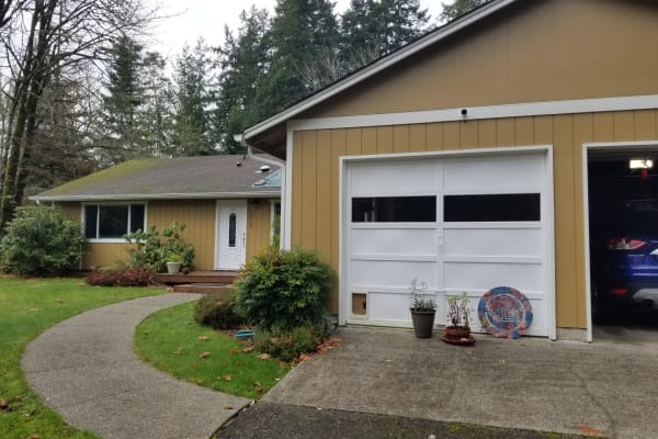 House sit in Olympia, WA, US