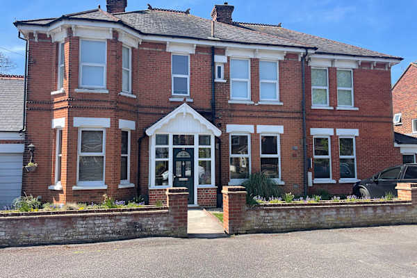 House sit in Farnborough, United Kingdom