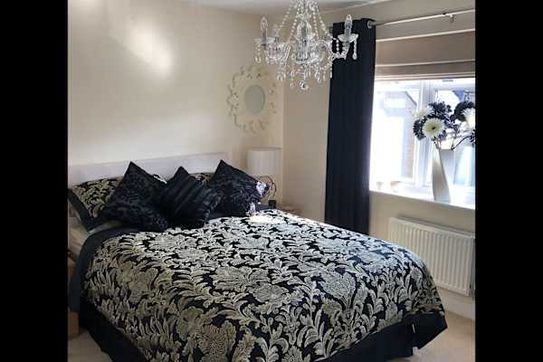 House sit in Huddersfield, United Kingdom