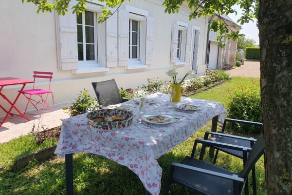 House sit in Beaufort-en-Vallée, France
