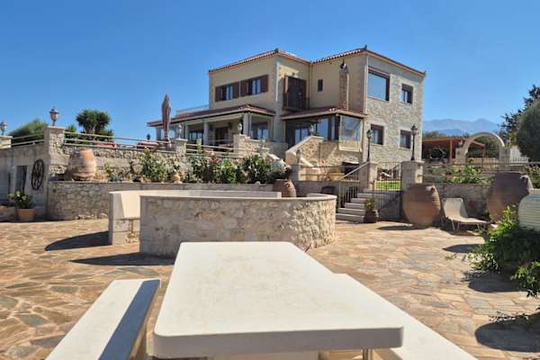 House sit in Chaniá, Greece