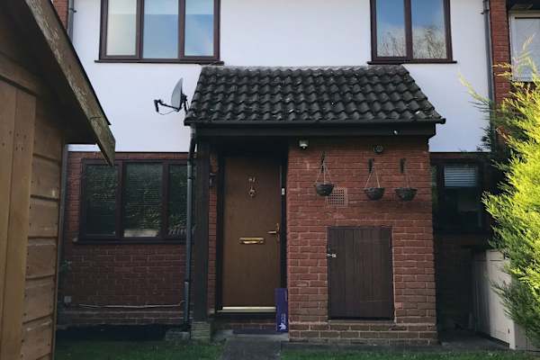 House sit in Guildford, United Kingdom