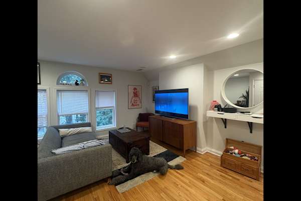 House sit in Chicago, IL, US
