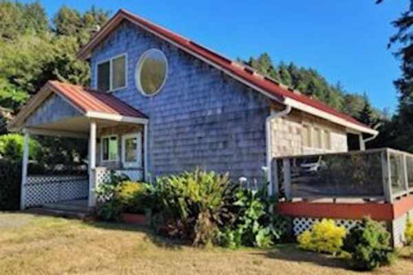 House sit in Yachats, OR, US