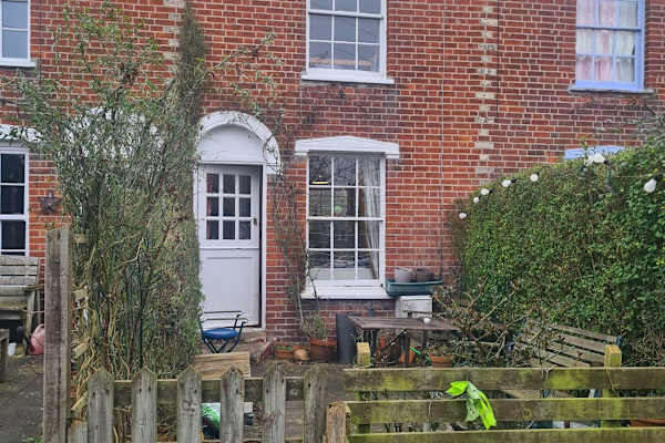 House sit in Wivenhoe, United Kingdom
