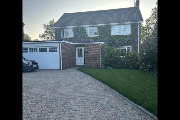 House sit in Newbury, United Kingdom