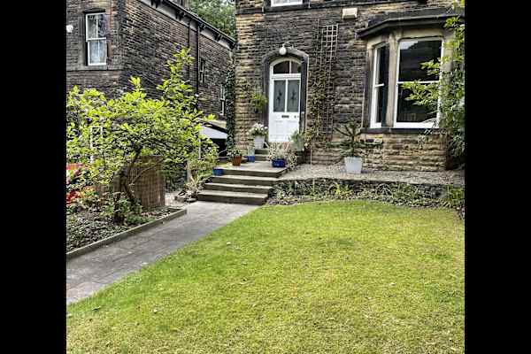 House sit in Leeds, United Kingdom