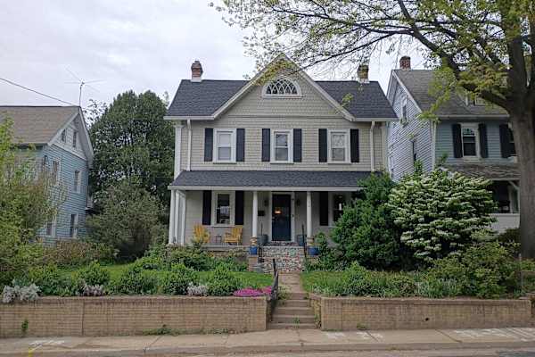 House sit in Ardmore, PA, US