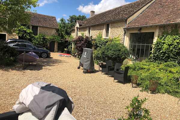 House sit in Houdan, France