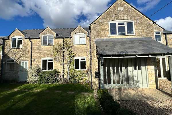 House sit in Shipton under Wychwood, United Kingdom