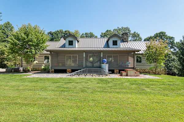 House sit in Asheville, NC, US