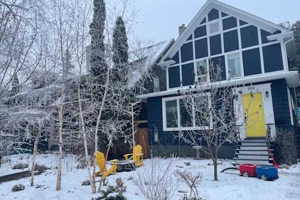 House sit in Winnipeg, MB, Canada