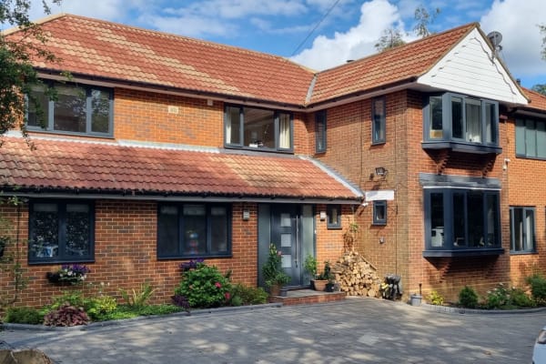 House sit in Redhill, United Kingdom