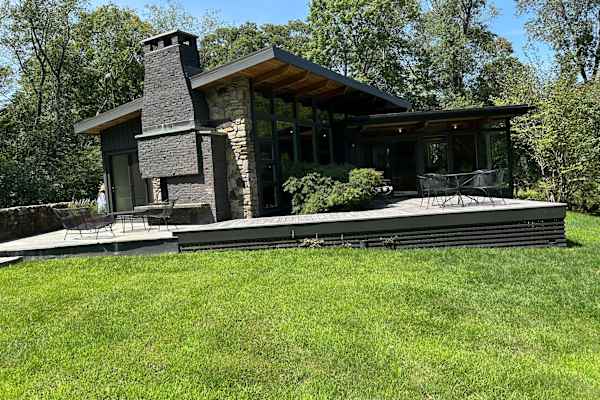 House sit in Washington, CT, US