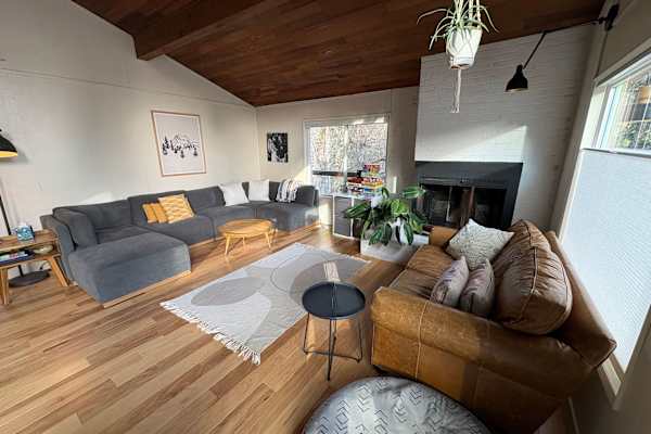 House sit in White Salmon, WA, US