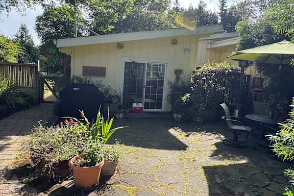 House sit in Sebastopol, CA, US